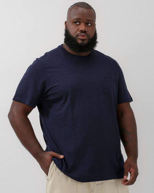 Camiseta masculina plus size com bolso em azul - Allman by Riachuelo