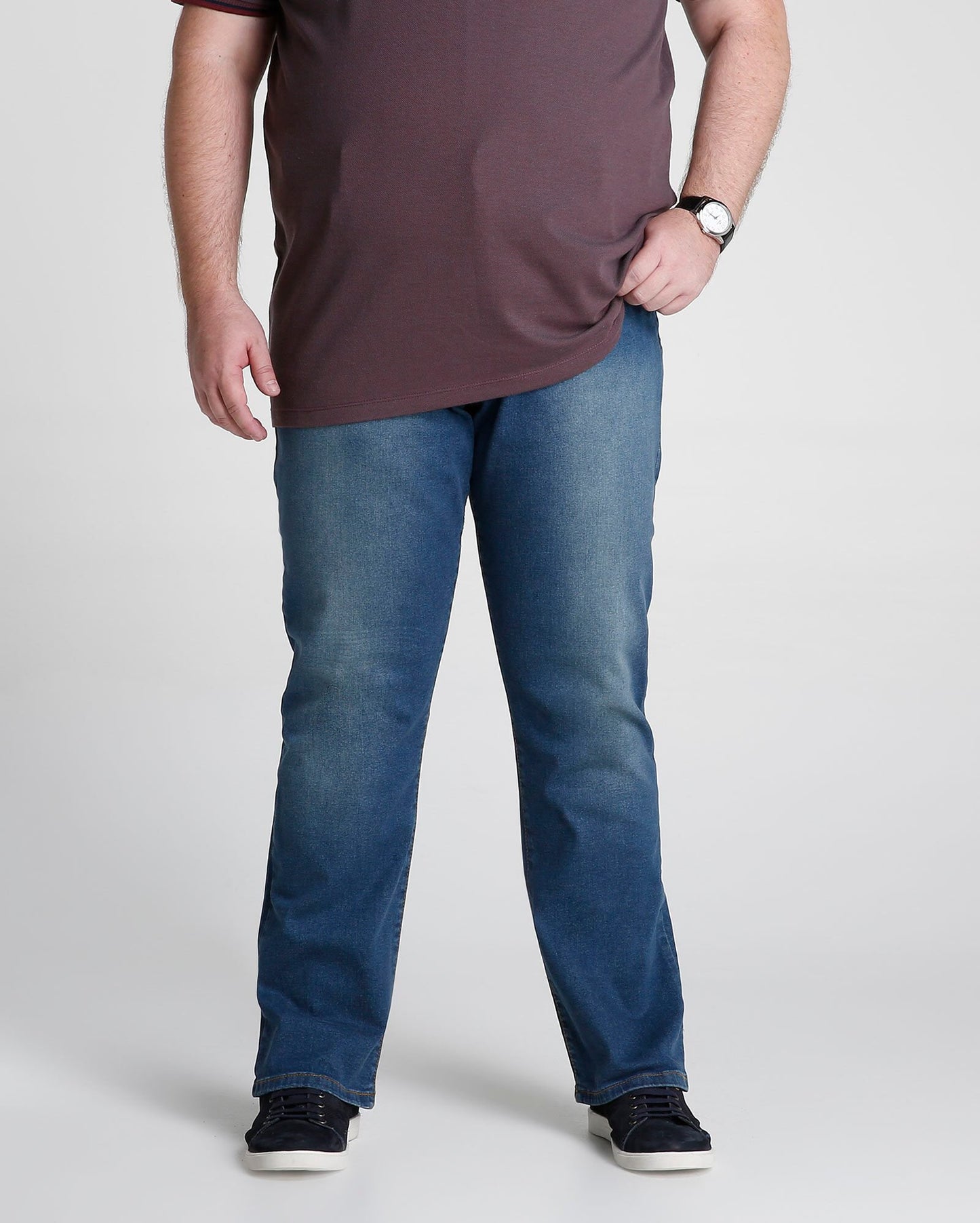 Jeans plus size com pernas retas - Denim médio