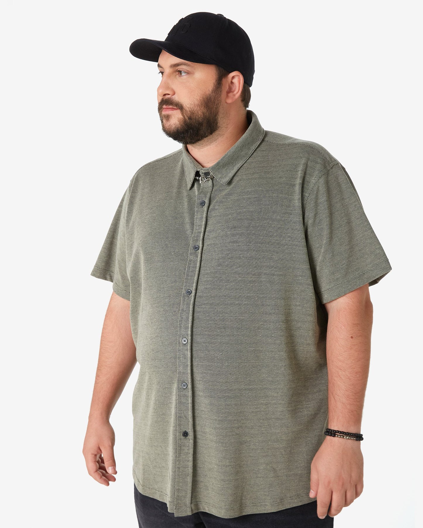 Camisa masculina plus size Piquet em verde musgo da Allman para Riachuelo
