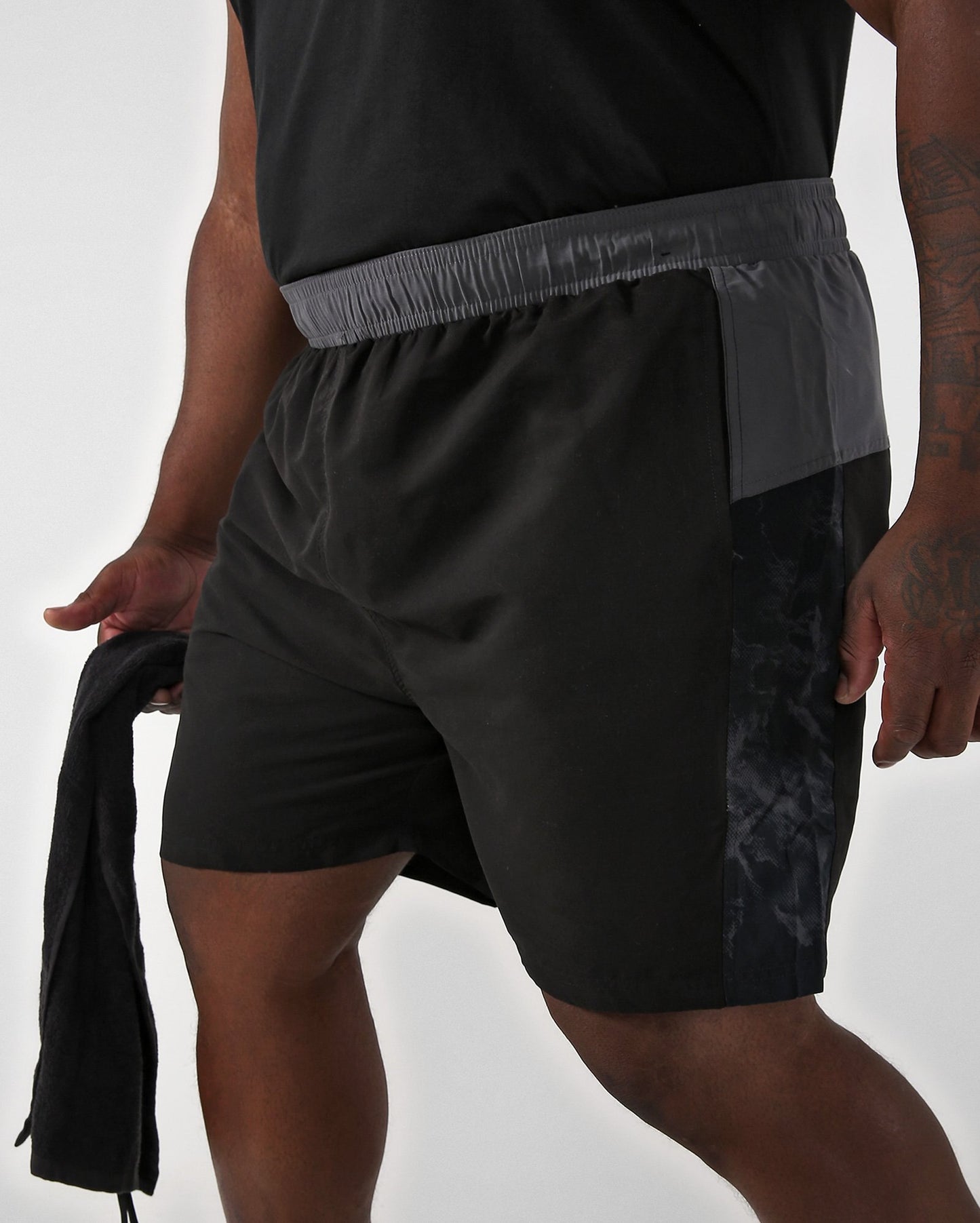 Shorts esportivos masculinos plus size pretos com painéis | Bodywork By Riachuelo