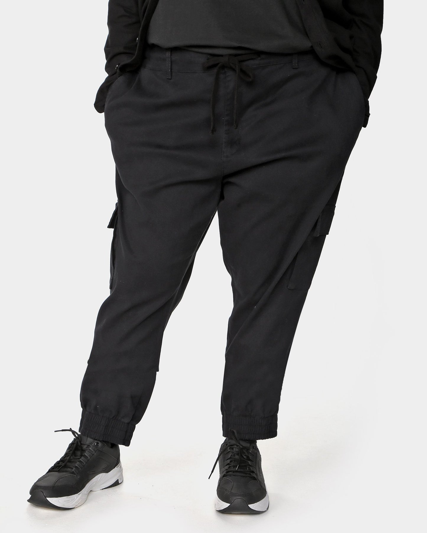 Jeans Jogger neri Plus Size da uomo di Allman - Riachuelo