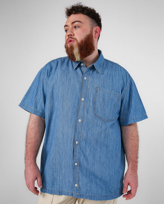 Camisa masculina plus size em jeans claro Allman By Riachuelo