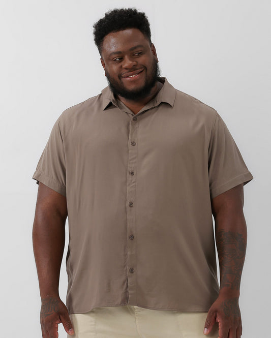Camisa masculina de manga curta marrom plus size Original Plus da Riachuelo
