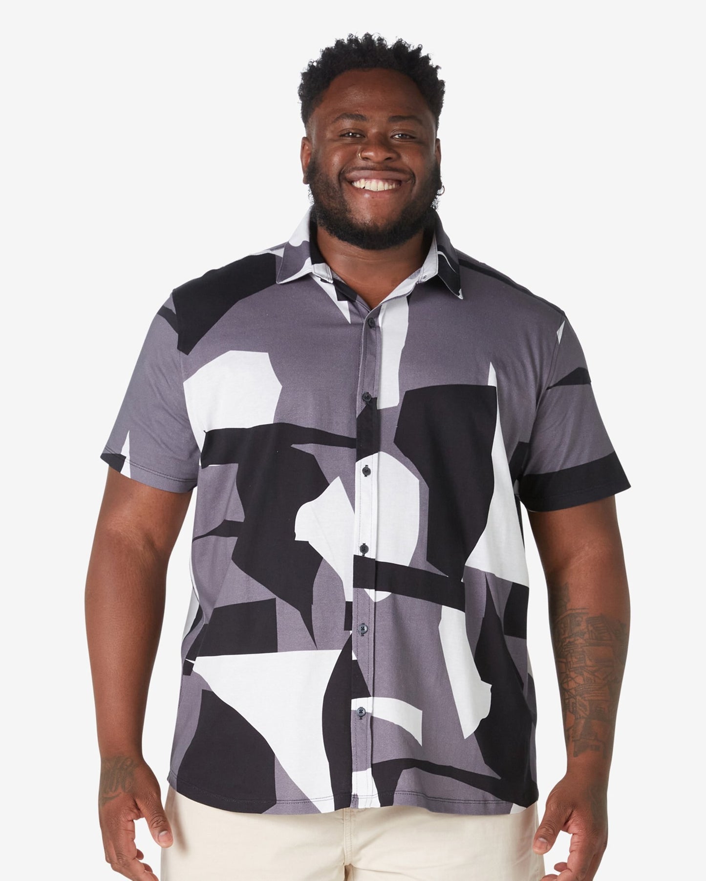 Camisa masculina plus size de manga curta abstrata multicolorida da Allman para Riachuelo