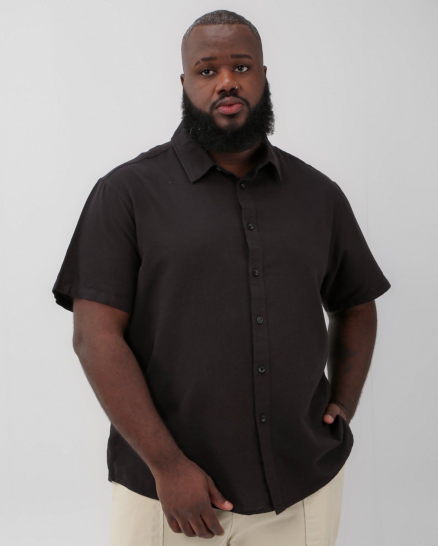 Camisa de algodão preta de manga curta, tamanho grande, Allman By Riachuelo