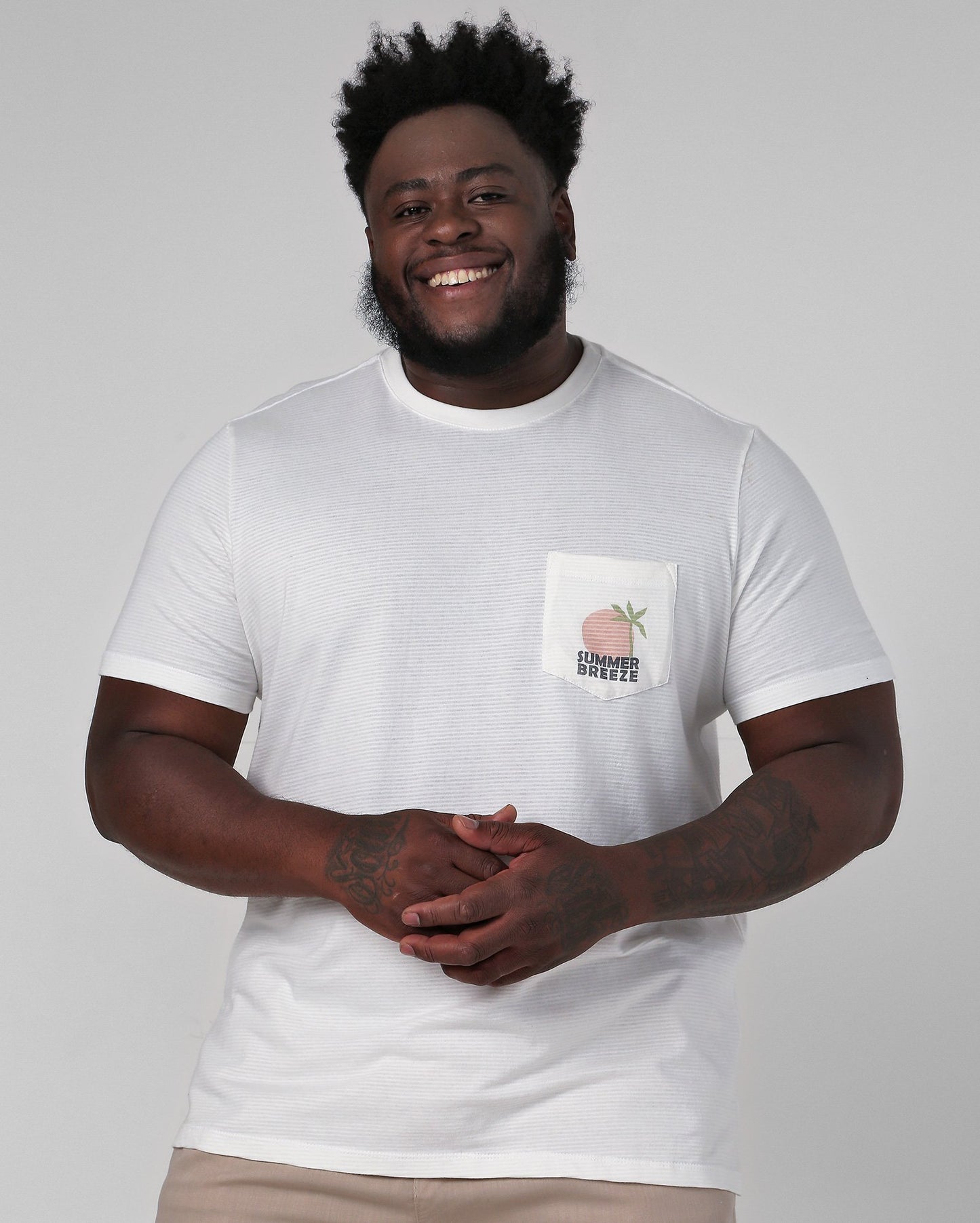 Maglietta bianca plus size da uomo con taschino Allman by Riachuelo