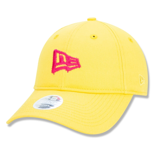 Gorra exclusiva para mujer New Era - 9TWENTY Strapback Curved Brim Core Flag Edition