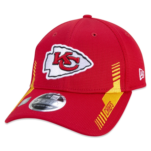 Berretto esclusivo New Era - 9FORTY Stretch Snap Kansas City Chiefs Sideline Cold Weather Curved Brim Edizione Rossa
