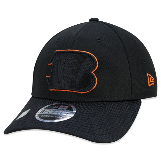 Cappello esclusivo New Era - 9FORTY Cincinnati Bengals Sideline Cold Weather Curved Brim Black Edition