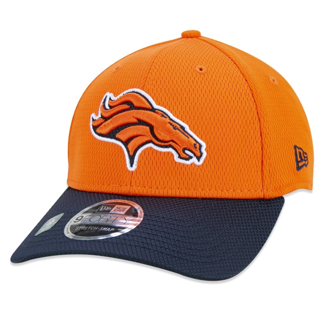 Gorra exclusiva New Era - 9FORTY Denver Broncos Sideline Cold Weather Curved Brim Edición Azul
