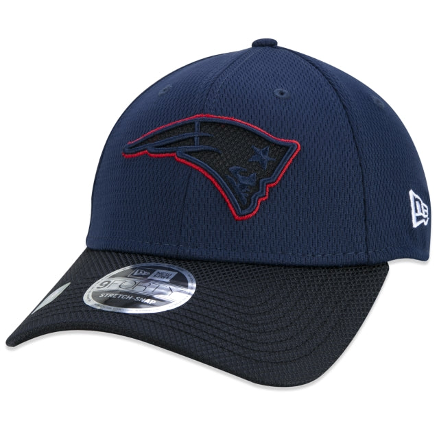 Cappello esclusivo New Era - 9FORTY Stretch Snap New England Patriots Sideline Edizione Blu Tempo Freddo